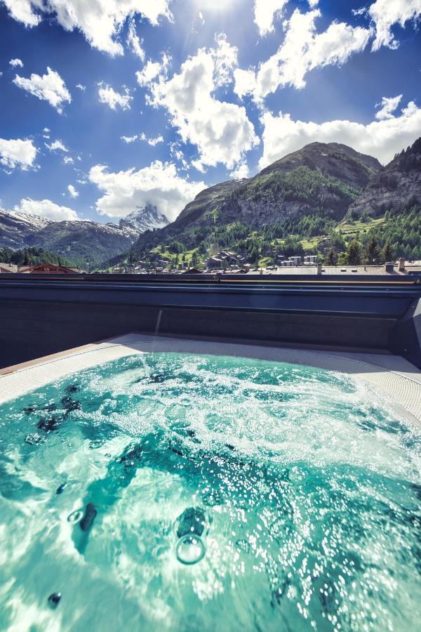 Hotel Zermama Zermatt Bagian luar foto