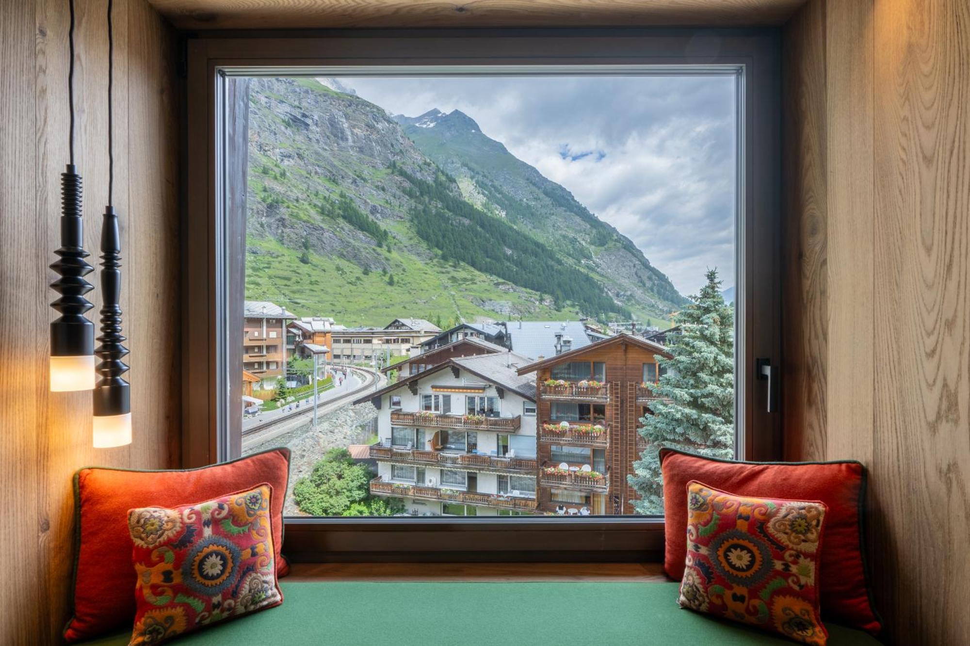 Hotel Zermama Zermatt Bagian luar foto