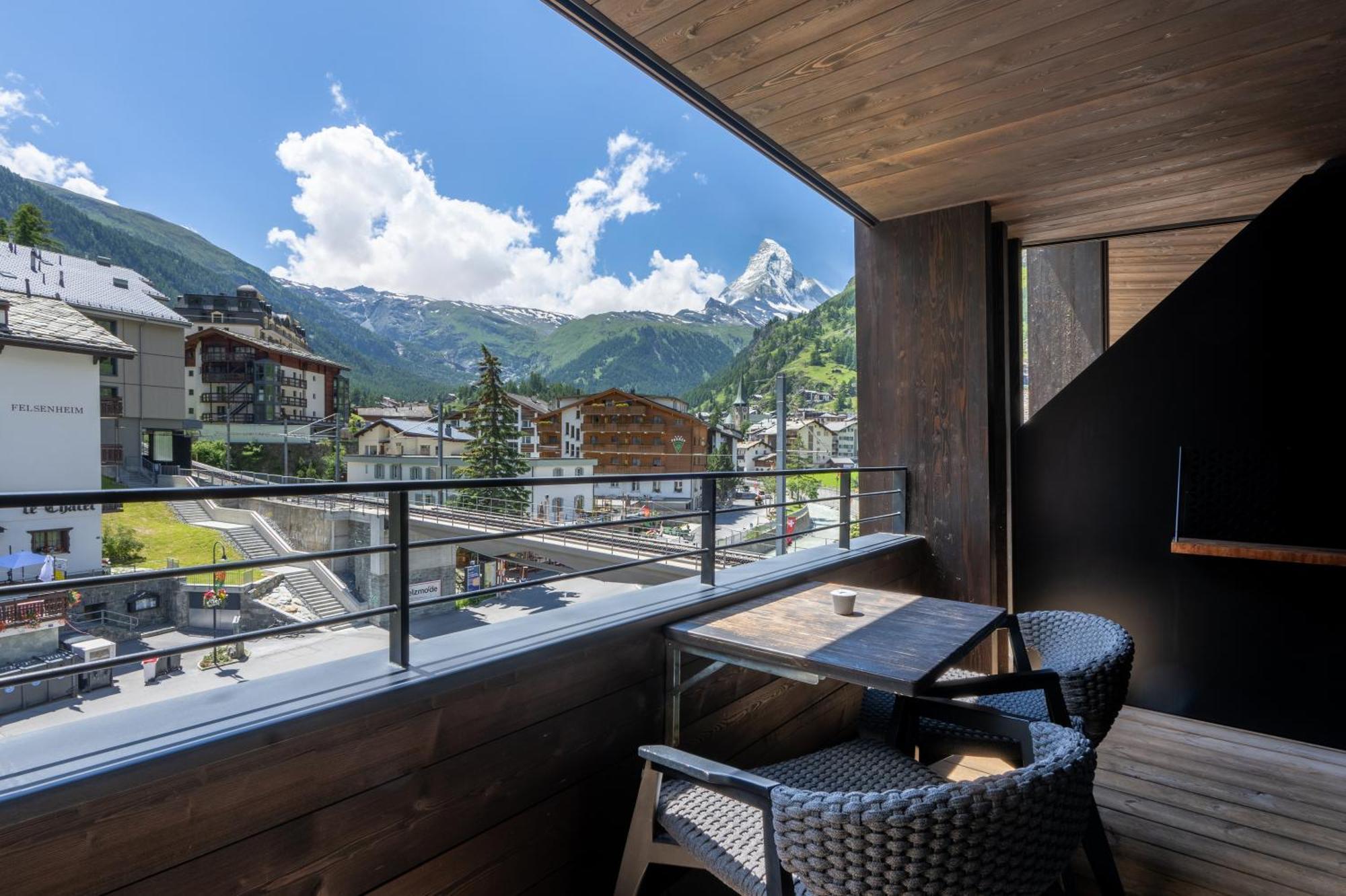 Hotel Zermama Zermatt Bagian luar foto